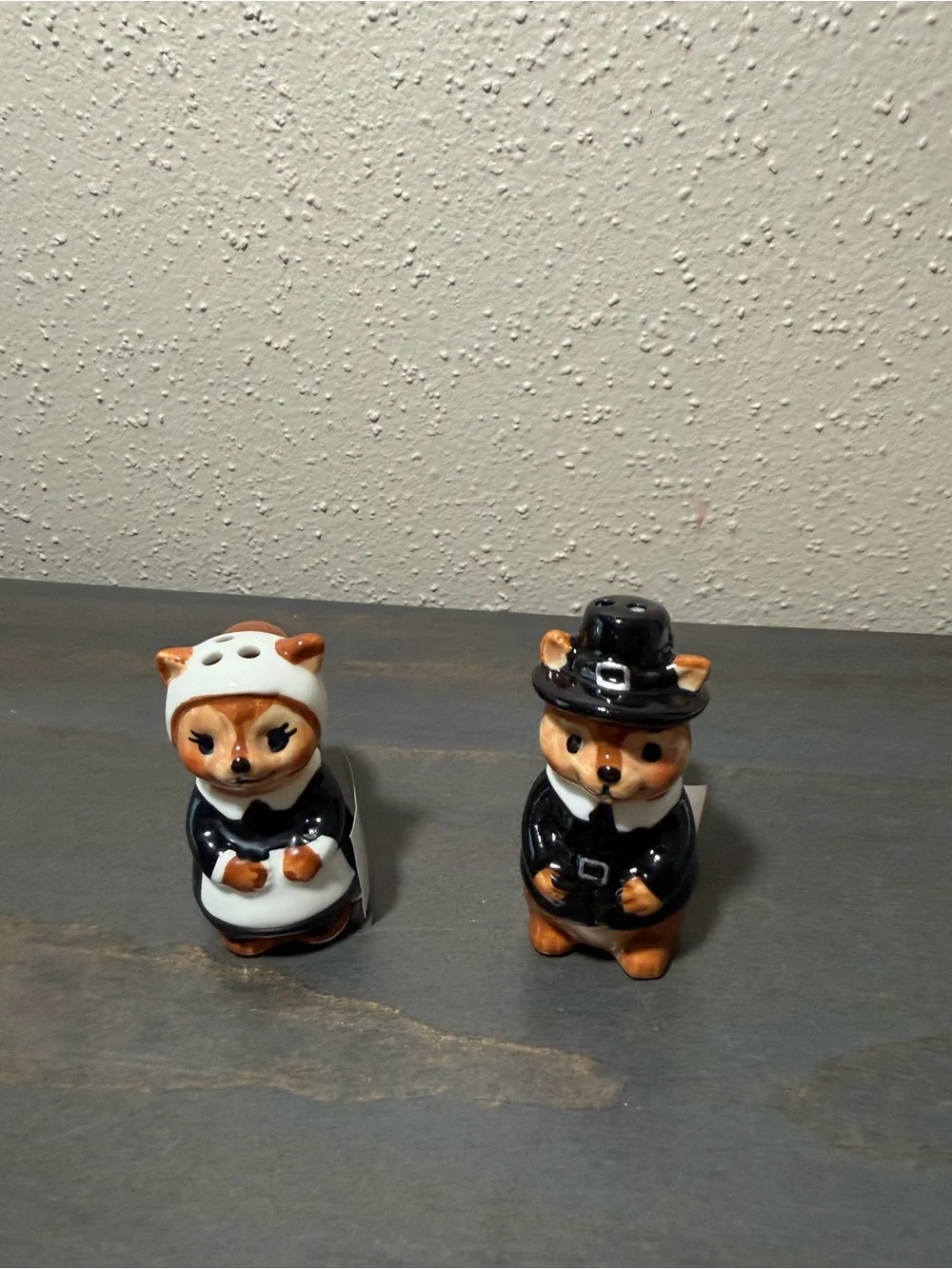 Cracker Barrel Mini Pilgrims salt and pepper shakers NWT